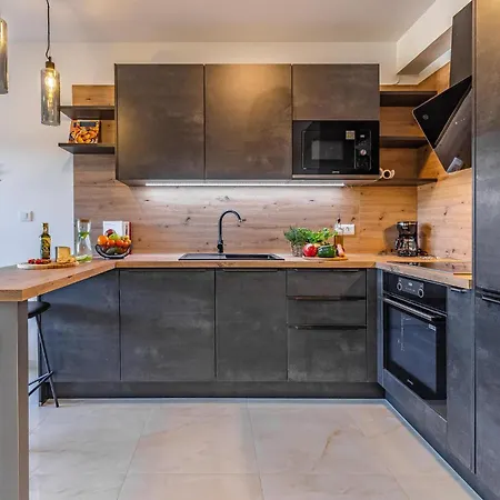 Appartement Cozy In Pula With Wifi *